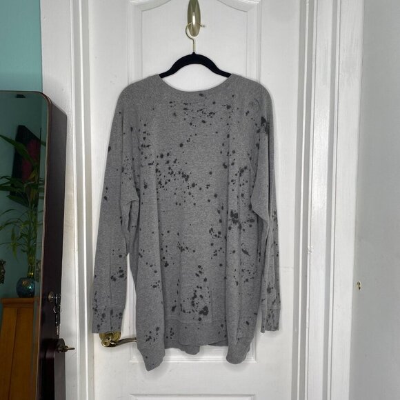 Torrid Gray Long Raglan Sleeve Crew Neck Classic Fit Skull Sweatshirt, 2X #290 - Picture 2 of 9